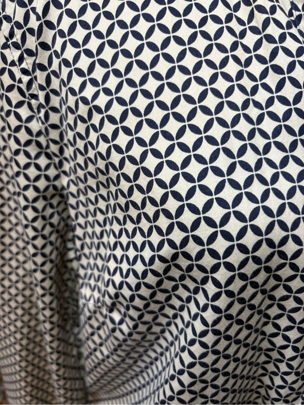 Gap The Tailored Shirt Navy Cream Geometric Button Down M - Picture 9 of 9